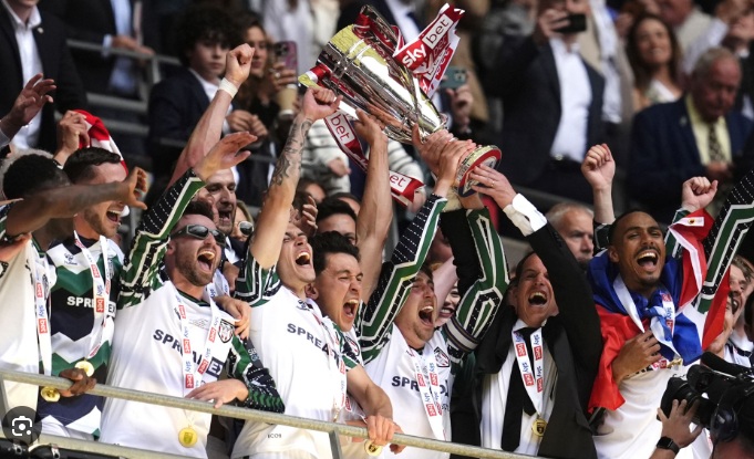 Championship Trophy Lift 2025 - Leeds United